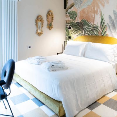 A space dedicated to wellness: enjoy your relaxation in the Sapphire Luxury Apartment.