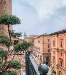 PALAZZO SCAPPI. Il tuo appartamento di lusso nel cuore di Bologna